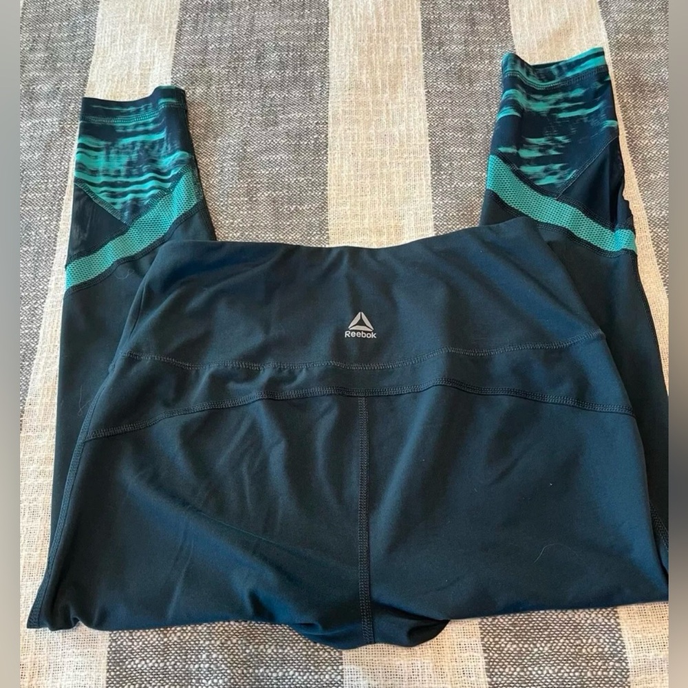 EUC Reebok Speedwick Performance Leggings SZ M
Blue Hills Gray Turquoise bottom